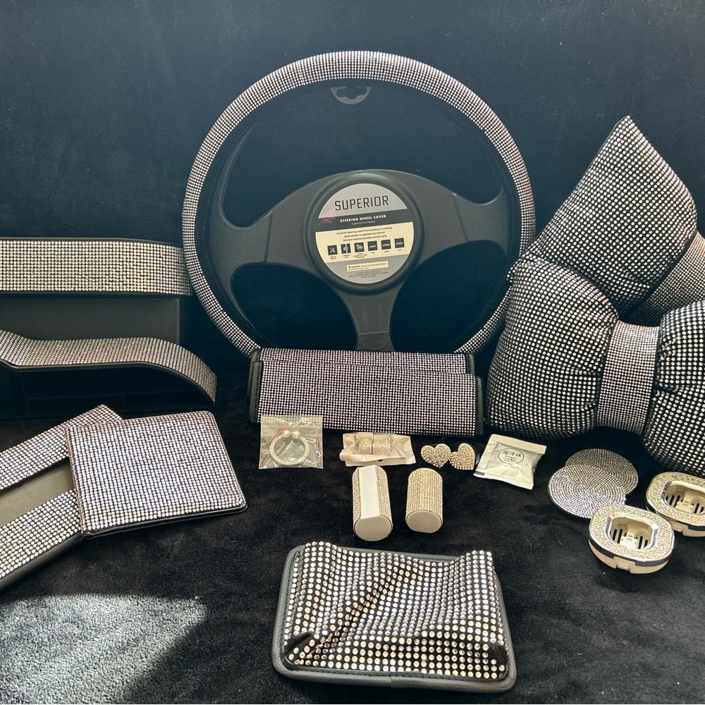 BLING BLING💎💎 Black and Silver Women Car Accessories Set